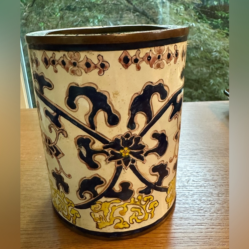 VERY HARD TO FIND 18TH/19TH CENTURY CHINESE CANTON ENAMEL BRUSH POT GUC